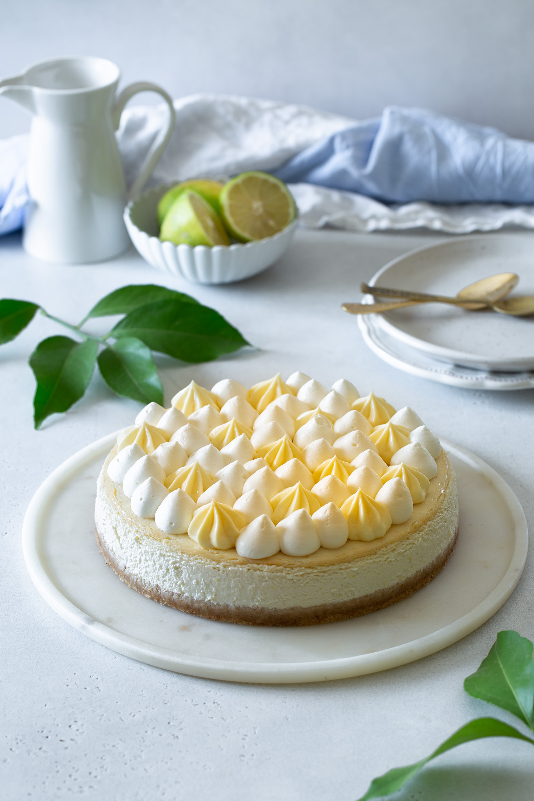 עוגת גבינה לימון אפויה עם קרם לימון חלומי